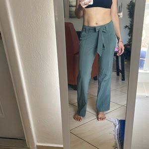Athleta gym to street wear pants with belt tie and pockets